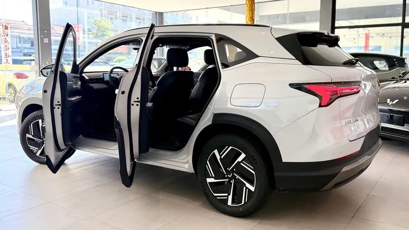Авто электромобиль новый WULING STARLIGHT - S , кроссовер 6 Авто электромобиль новый WULING STARLIGHT - S , кроссовер 6