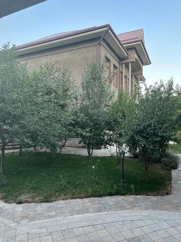 Mirzo Ulug‘bek tumanida keng uy sotiladi 9