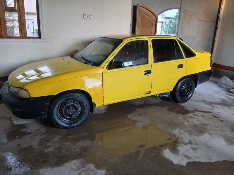 Avtomobil sotiladi