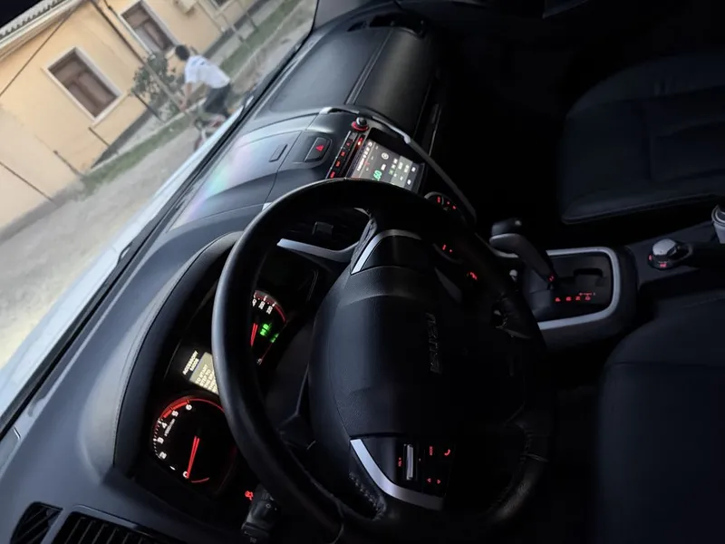 ISUZU D.Max 4X4 в аренду. Сдается на длительный срок, также есть посуточная услуга 2 ISUZU D.Max 4X4 в аренду. Сдается на длительный срок, также есть посуточная услуга 2
