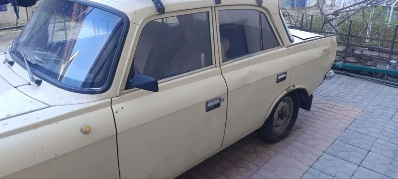 Москвич 1990, ярокли холатда 1 Москвич 1990, ярокли холатда 1