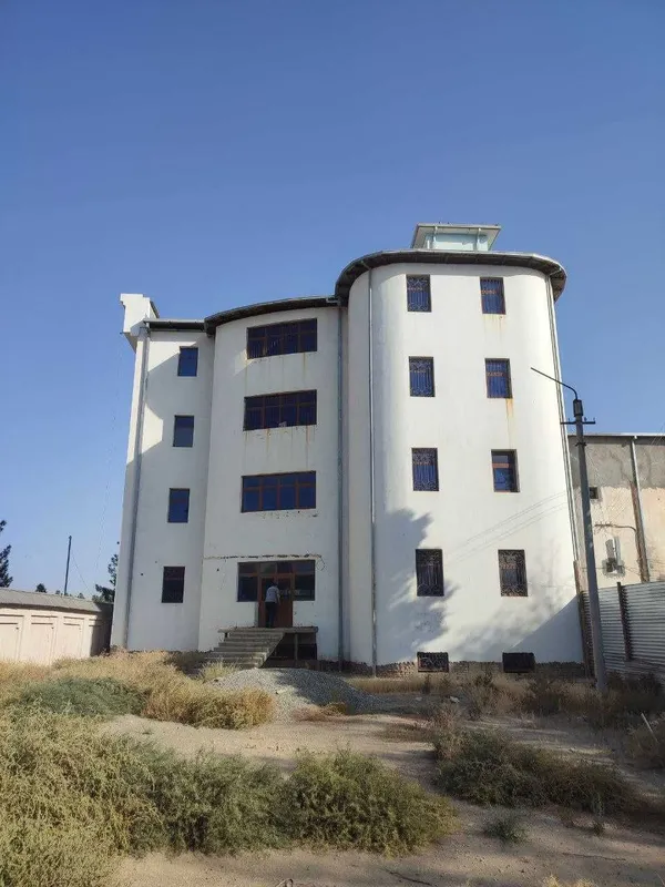5 etajli bino sotiladi 3