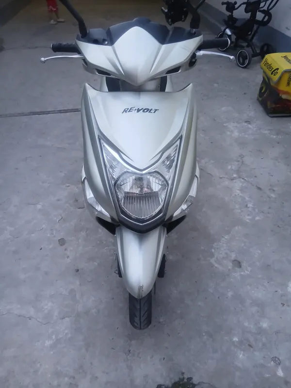 REVOLT MOTO