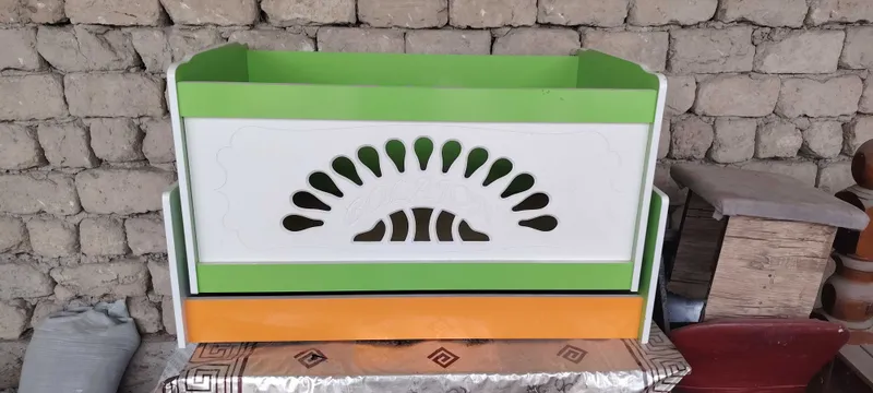 Yangi ishlatilmagan bolalar karavot