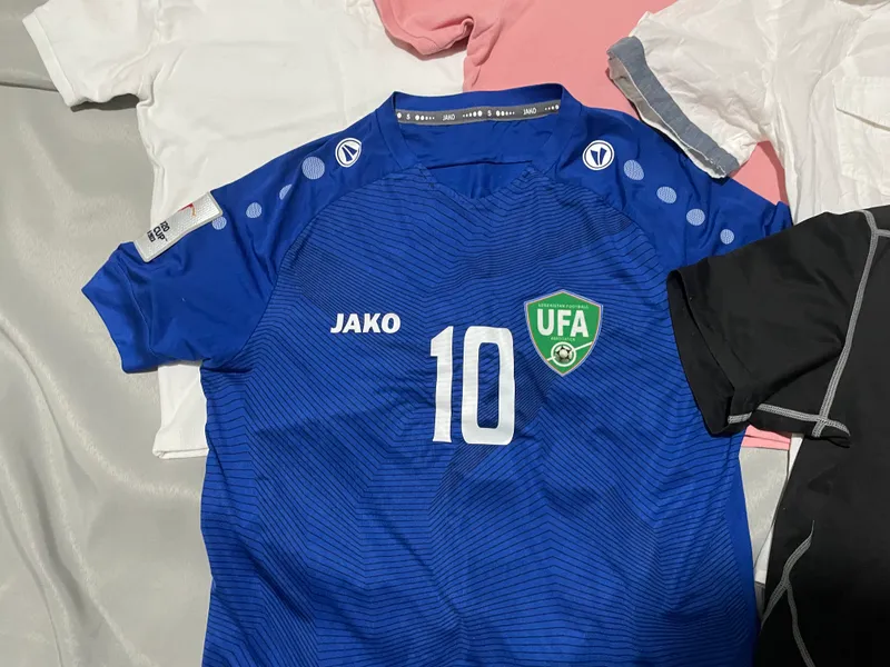 разные футболки и футболка с AFC U20 4