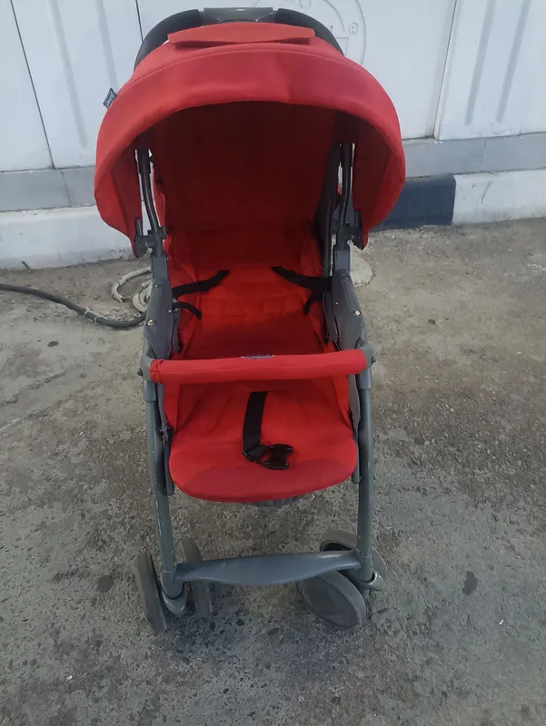 Kichik nuqsonli qizil bolalar aravachasi 4