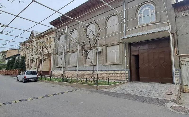 Иззада катта учаска сотилади