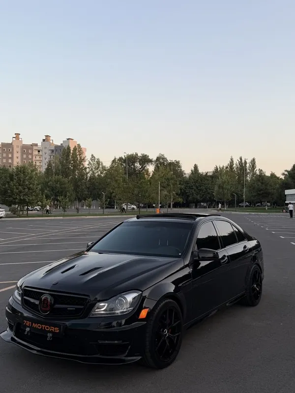 Mercedes-Benz W204 C200 с обвесом Brabus 2 Mercedes-Benz W204 C200 с обвесом Brabus 2