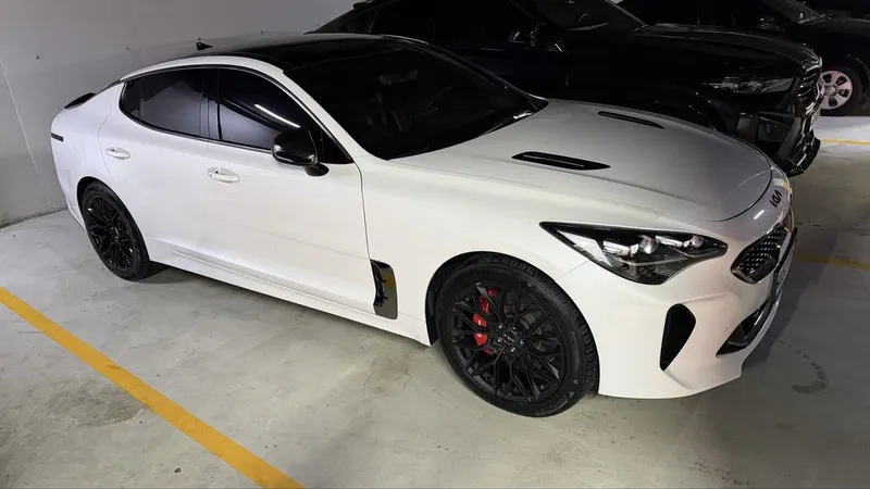 Kia Stinger 3,3 t.t GT2 FULL 6 Kia Stinger 3,3 t.t GT2 FULL 6