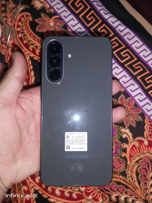Samsung  a37 8.256 lik holati yangi