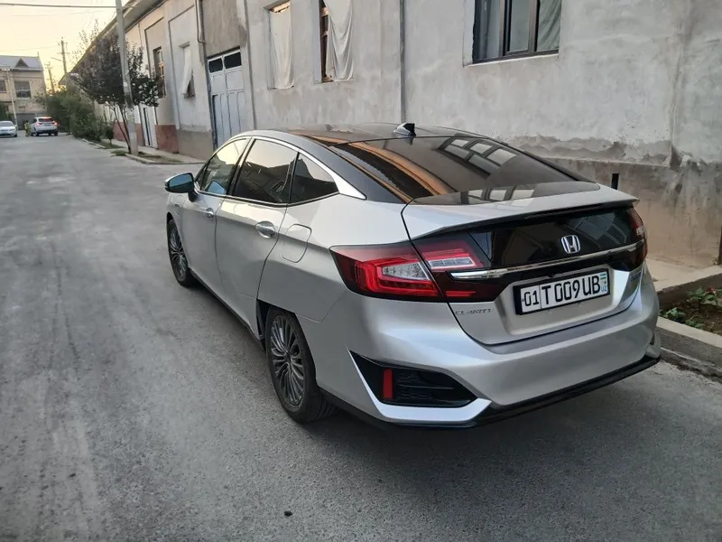 Honda clarity gybrid 3 Honda clarity gybrid 3
