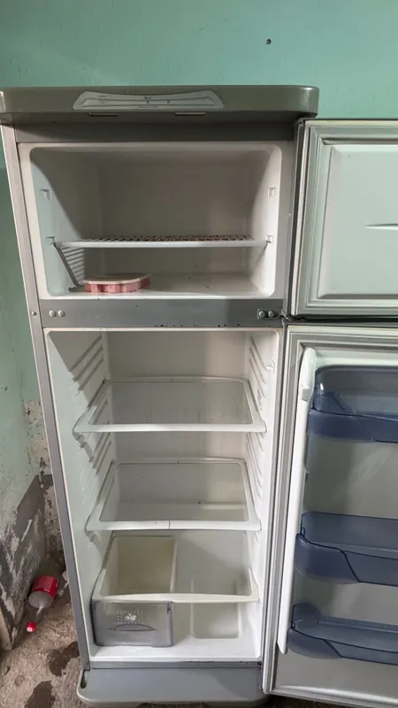 Muzlatkich deyarli yangi 2 Muzlatkich deyarli yangi 2