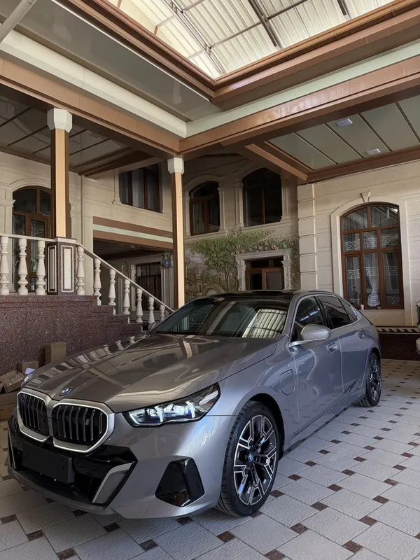 BMW i5edrive m40L 1 BMW i5edrive m40L 1