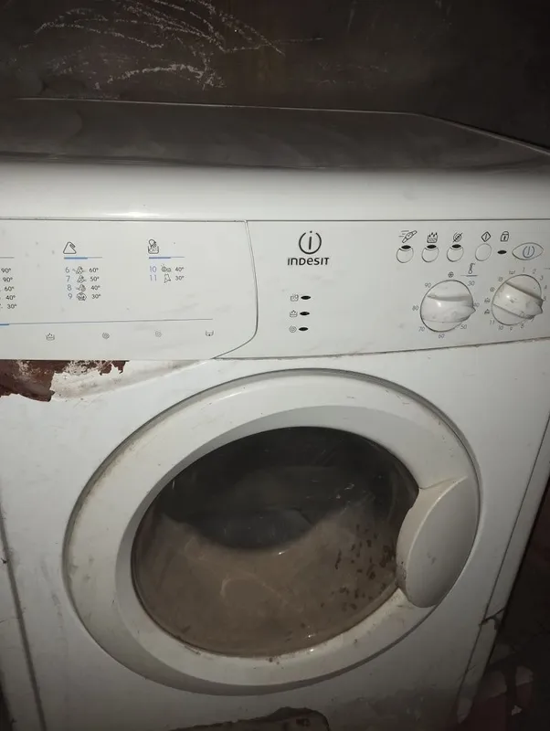 Продаётся стиральная машина Indesit 3