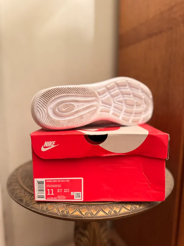 Nike AirMax Axis 4 Nike AirMax Axis 4