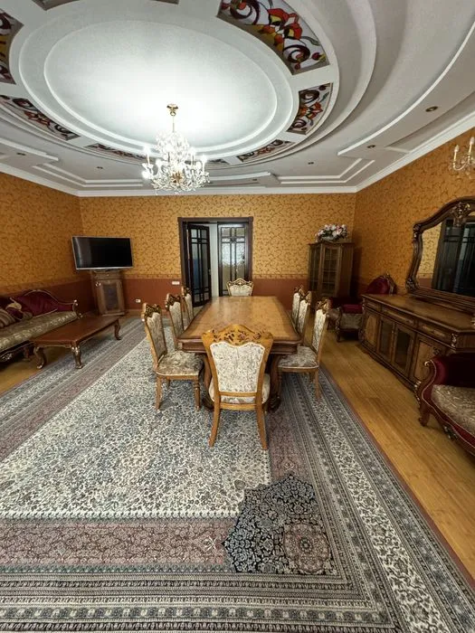 3-комн квартира, 270 м², 3/6 этаж (вторичка)