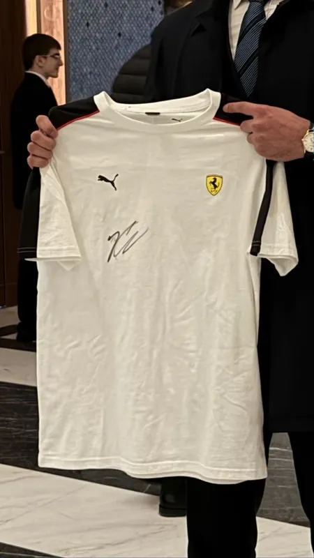 Продается футболка с подписью Charles Leclerc's Ferrari F1 1
