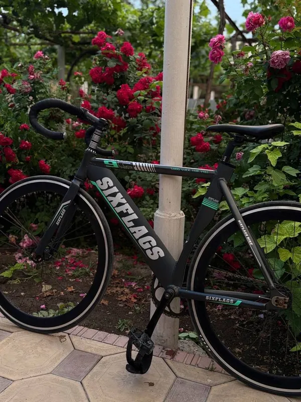 Велосипед Fixed Gear - SIXFLAGS 2 Велосипед Fixed Gear - SIXFLAGS 2