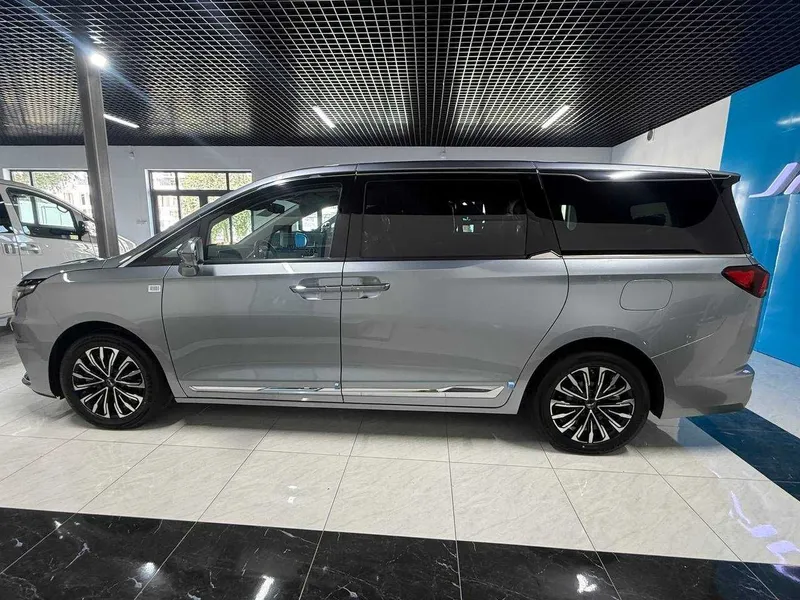 Yangi JAC RF8 — Premium minivenning yangi darajasi 3