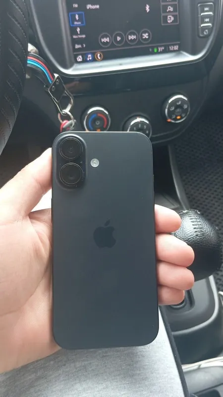 iPhone 16 128 yomkost 95 foiz karobka dokment hammas bor 2 iPhone 16 128 yomkost 95 foiz karobka dokment hammas bor 2