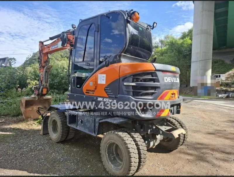 Mini Ekskavator Develon 65 Korea 1