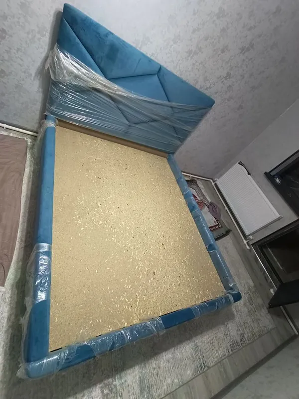 Spalniy divan sotiladi 2kiwilik yangi srochno 2