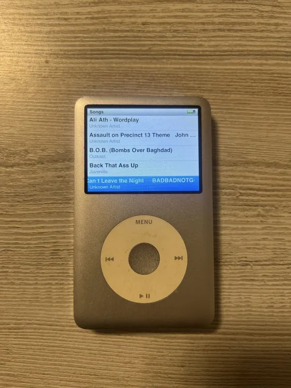 iPod classic 6th gen, 120 gb 2 iPod classic 6th gen, 120 gb 2
