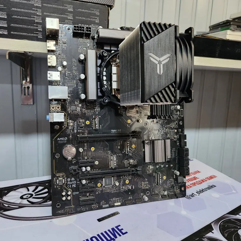Маиеринская плата Asrock Phantom Gaming H570