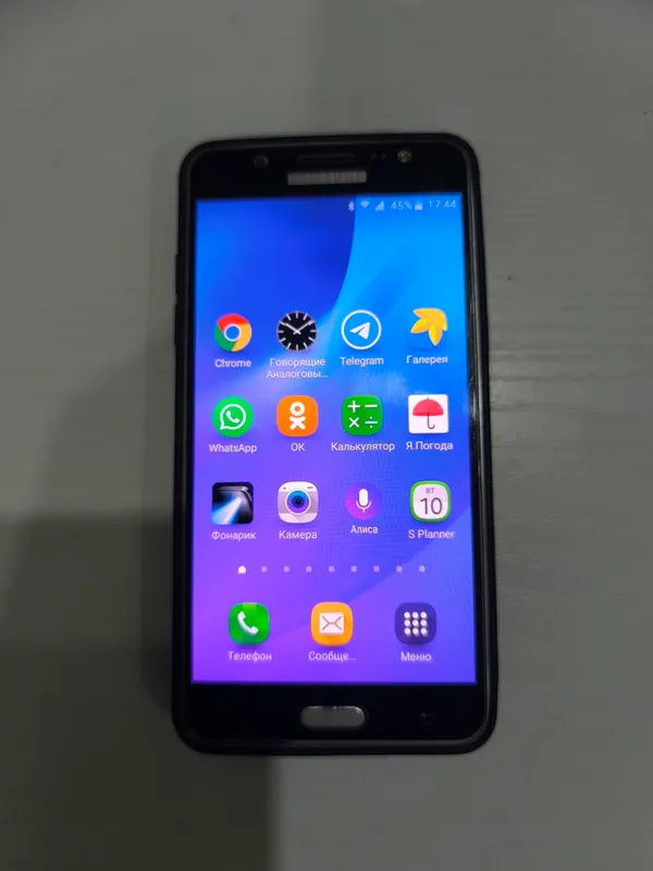 Смартфон Samsung Galaxy J5