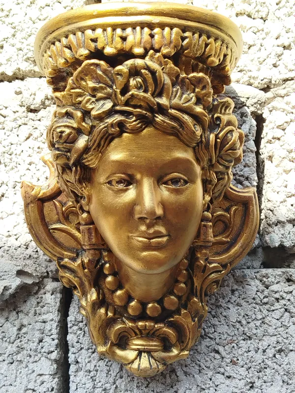 Скульптура. Голова девушки, полочка. — фото 1