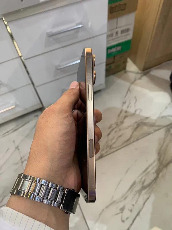 IPhone 16 Pro Max 2