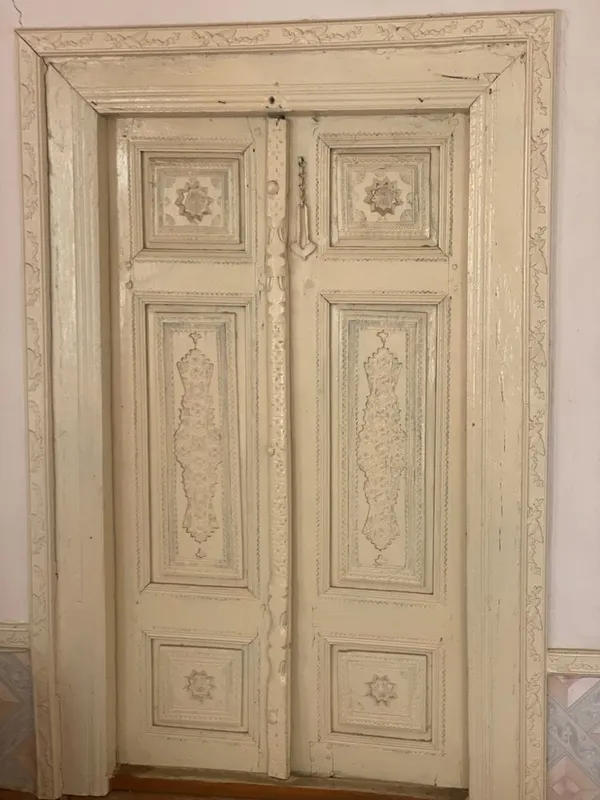 18-asr oxri 19-asr boshlari eshik bor naqshlari qo’lda ishlangan