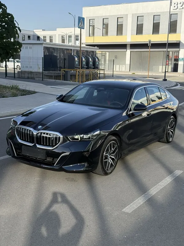 Bmw i5 40L 713km Zapas Televizor Hedup Sky lounge Harman kardon tozza