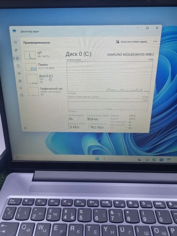 Lenovo noutbuk Core i3 13-avlod 8GB RAM 256GB SSD ideal holat 1 oy kaf — фото 1