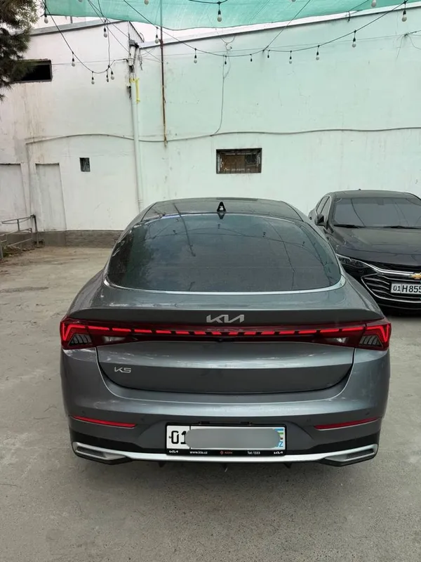 Kia K5 2024 Premium Presti 4 pozitsa mokri asfalt 1 Kia K5 2024 Premium Presti 4 pozitsa mokri asfalt 1