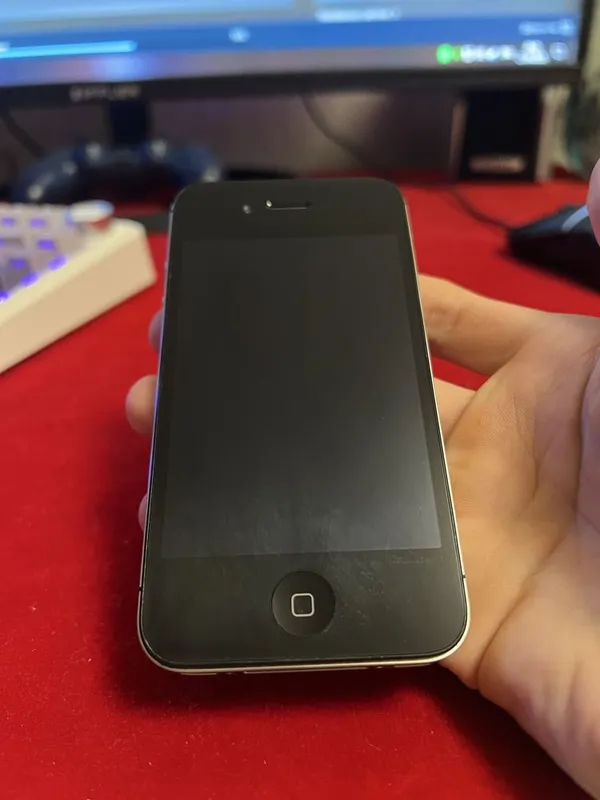 iphone 4s 8gb в хорошем состоянии