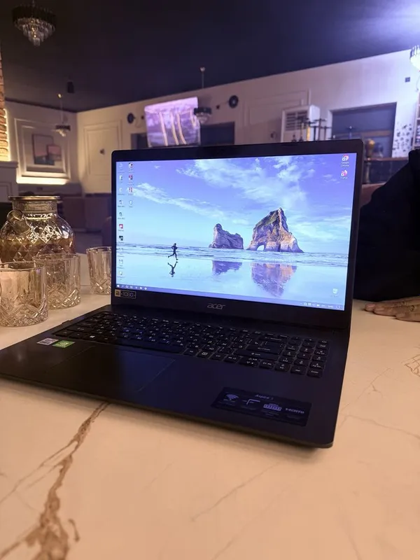 Acer Aspire 3. I5-1035, 8gb, MX330, SSD128, HDD1TR