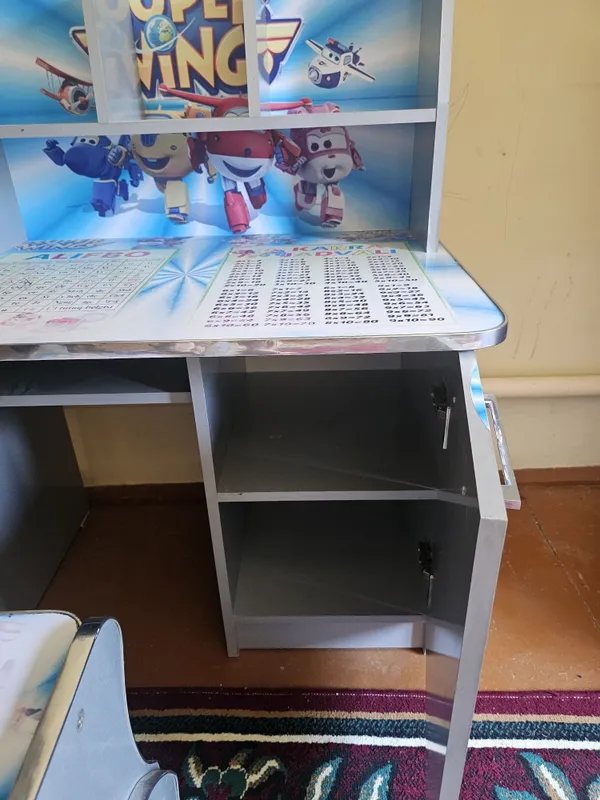 Продаётся детский комплект стол стул 3