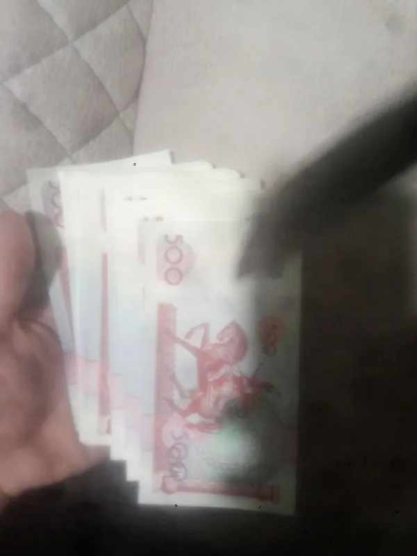 продаются деньги старого образца 500 сум пачка