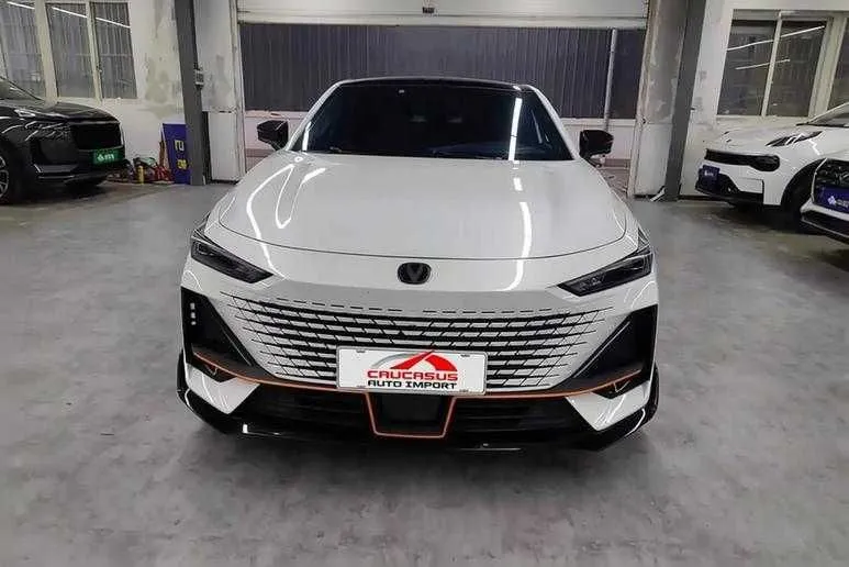 Changan UNI-V 1.5T Sport — фото 1