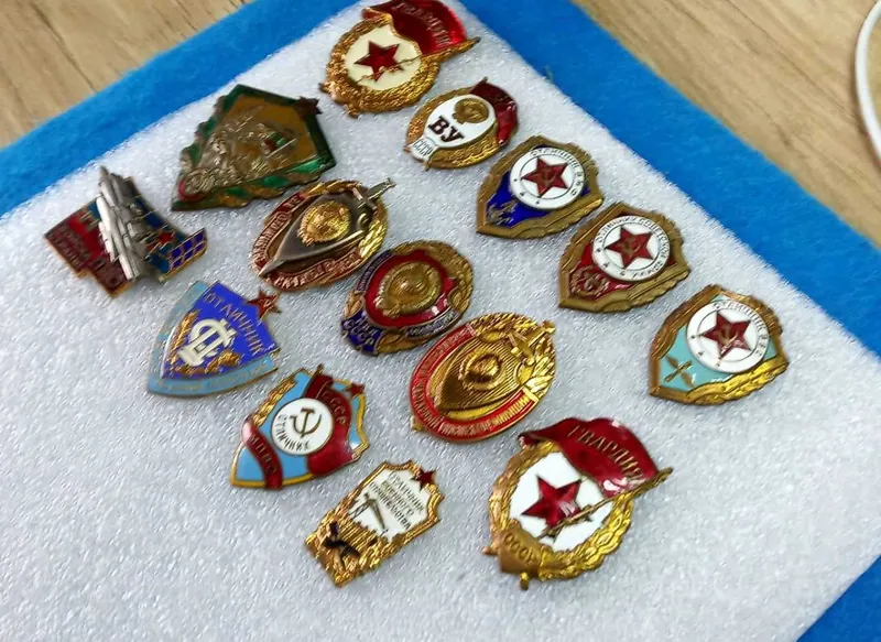 значки знаки СССР тяжелый металл отличники 14шт. — фото 3