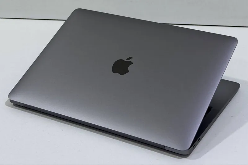 Macbook air m1. 1