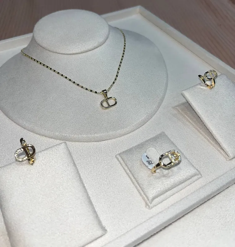 dior komplekt