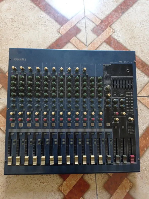 Yamaha pult mixer sotiladi
