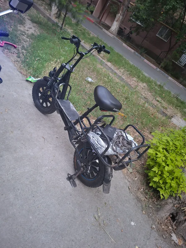 Monistr skuter sotiladi 2 ta akb bilan 2 Monistr skuter sotiladi 2 ta akb bilan 2
