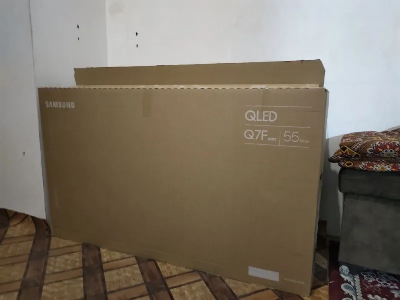 Samsung televizor sotiladi 55 dyum qled