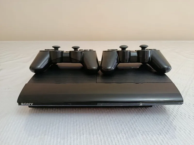 PlayStation 3 super slim — фото 2