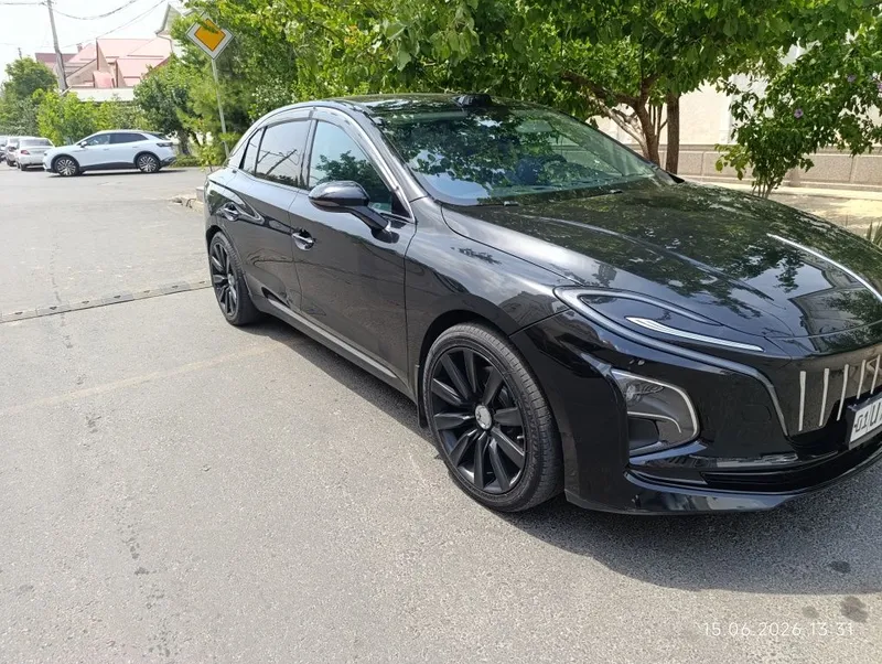 Продам Hongqi EQM 5