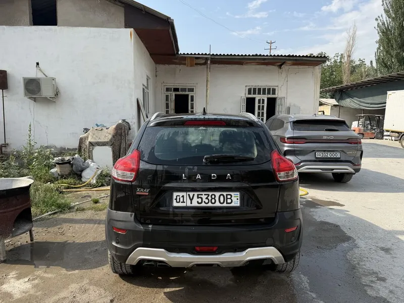 Lada Xray Cross 1.8 4