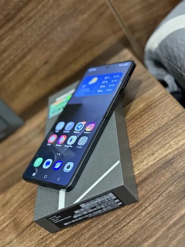 Samsung Galaxy Z Flip 7 12/256 ГБ, черный — фото 2